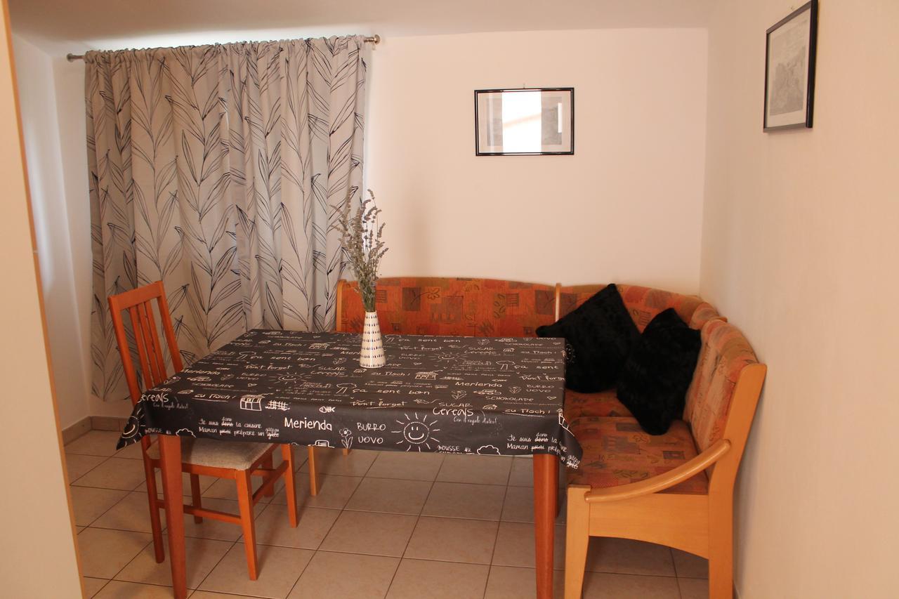 Apartments Ana Pula Bagian luar foto